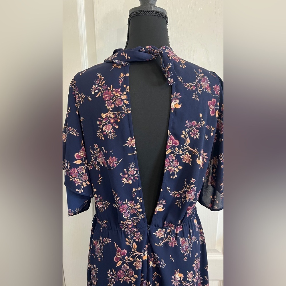 Lumiere Chiffon Floral Open Back High Neck Flutter Sleeve Dress Size Small
#4 - Picture 8 of 9